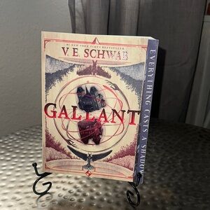 Gallant by V.E. Schwab in paperback Book